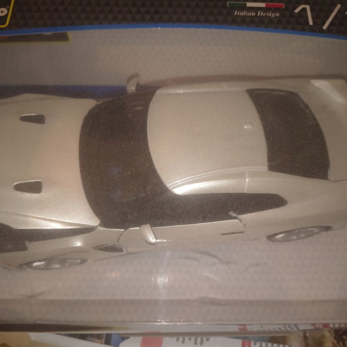 Burago Nissan GTR 1:18 metal model car new with opening parts