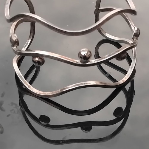 Vintage silver cuff bracelet 80s like new, wavy design