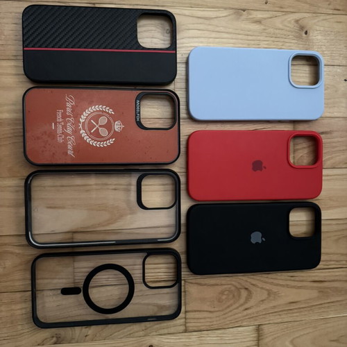 IPhone 13 Pro Max cases like new, pack of 7