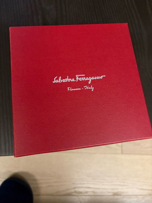 Κουτί αποθήκευσης Salvatore Ferragamo σαν καινούργιο