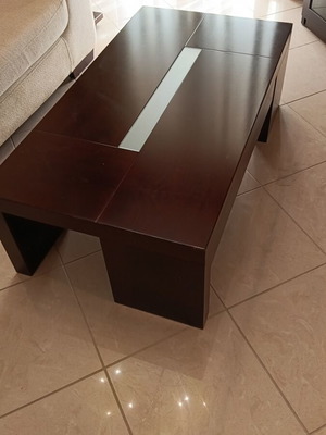 Coffee table like new with 2 drawers