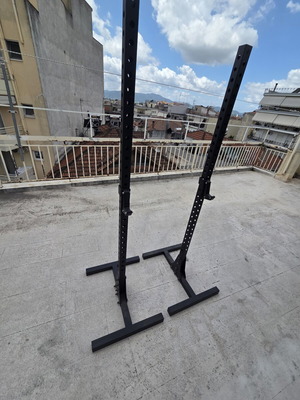 Rack μεταχειρισμένο για βαριές ασκήσεις, αντέχει έως 250 κιλά