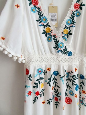 Long dress with embroidered flowers new, white, sizes S-M