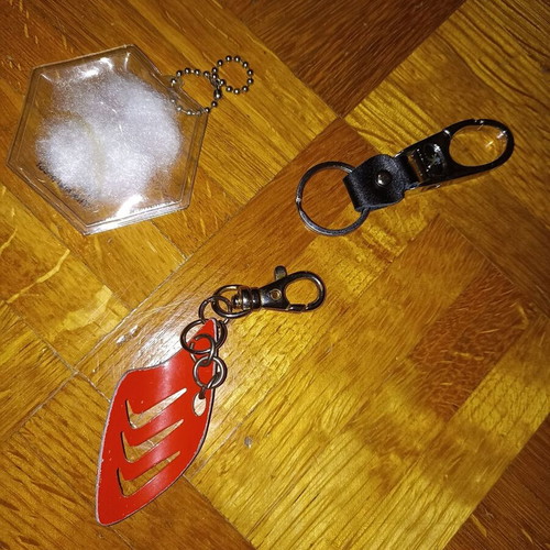 Peugeot, shark fin and snowflake keychains like new