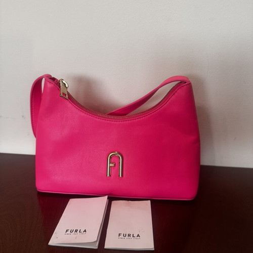 Furla Diamante shoulder bag like new, small size, pink