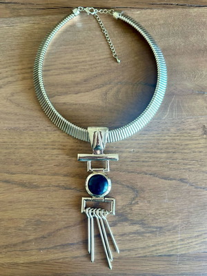 Vintage Cleopatra Necklace like new, gold color