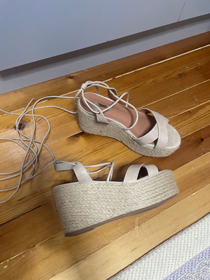 Platforms with straw base beige, like new, size 39