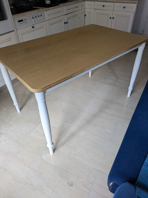 Kitchen table used, dimensions 130x80x75 cm