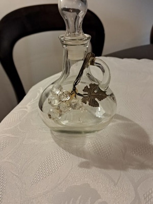 Small liqueur decanter like new, clear glass crystal-like