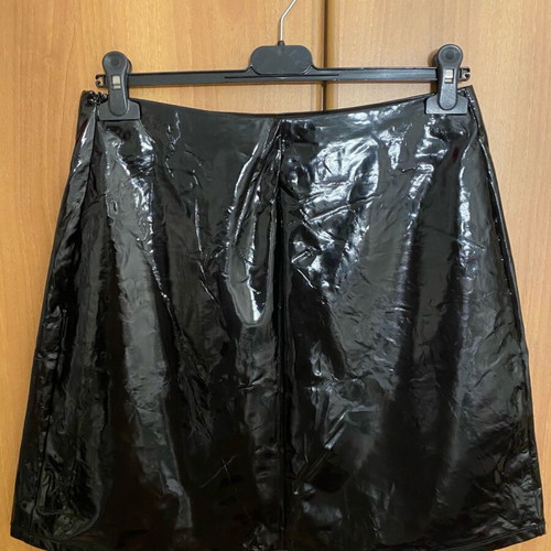 Le Vertige mini vinyl skirt black like new