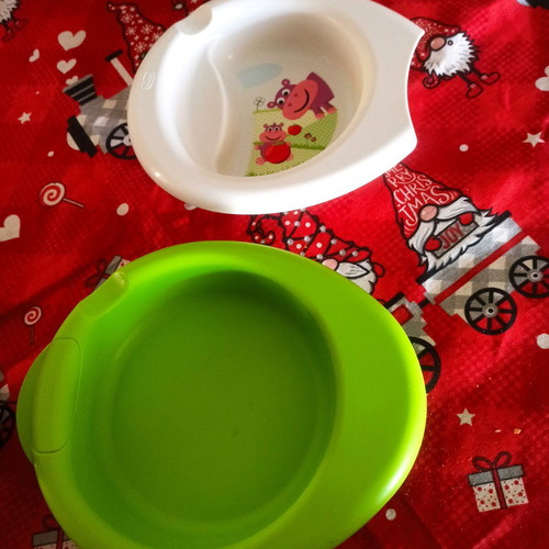 Children's plates set like new, 2 pieces with hippos and thermos feature