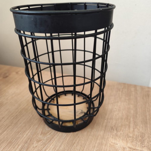 Round metal organizer case used