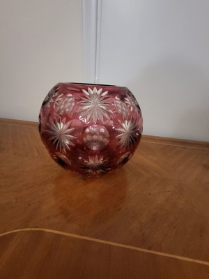 Crystal vase burgundy like new