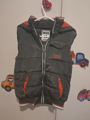 Khaki sleeveless jacket for boys age 6, like new