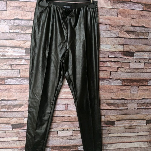Vinil black leggings like new, wide fit