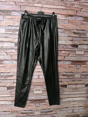 Vinil black leggings like new, wide fit