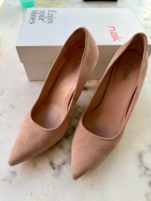 NAK Nude Suede Pumps like new, size 39