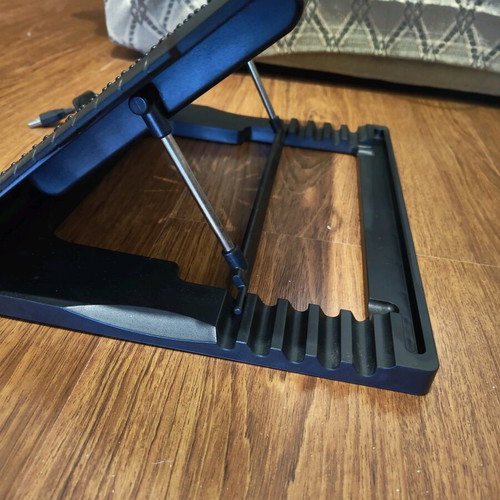 Wesdar laptop cooling pad like new with adjustable tilt