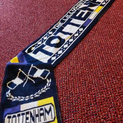 Authentic Tottenham scarf like new, collectible piece