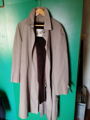 London Fog Vintage trench coat like new, beige, size L with fur lining