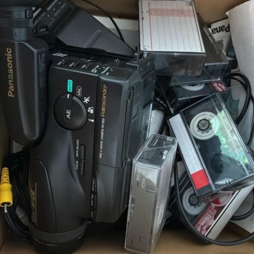 Panasonic NV-S20E VHS-C movie camera with original set and 6 VHS-C tapes