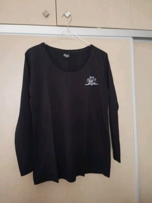T-shirt with long sleeves used, black cotton size M