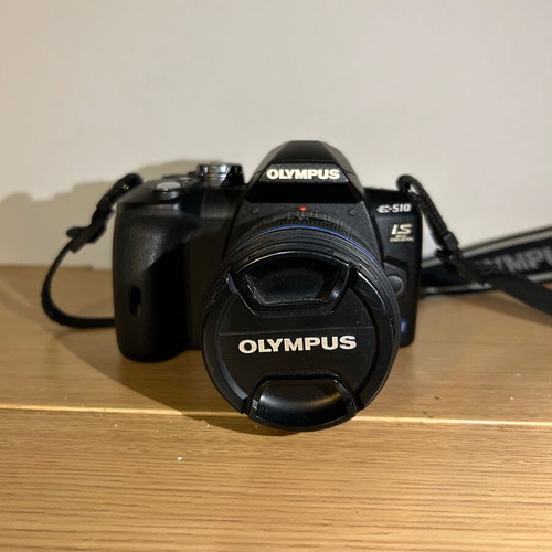 Olympus E-510 DSLR μεταχειρισμένη με φακό 14-42mm