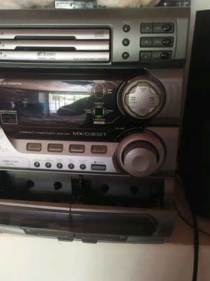Ηχοσύστημα JVC μεταχειρισμένο με τριπλό CD player και διπλό κασετόφωνο