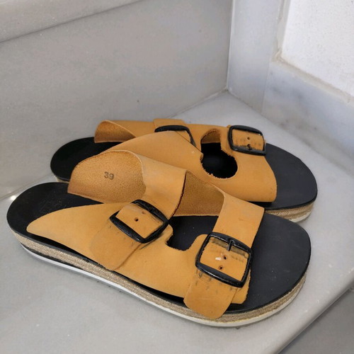 Esiot women's sandals like new, size 39