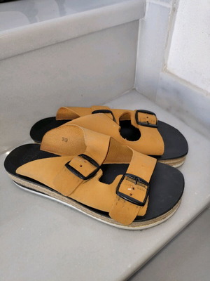 Esiot women's sandals like new, size 39