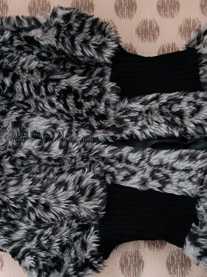 Γιλέκο γούνινο μεταχειρισμένο μέγεθος M, μαύρο και γκρι