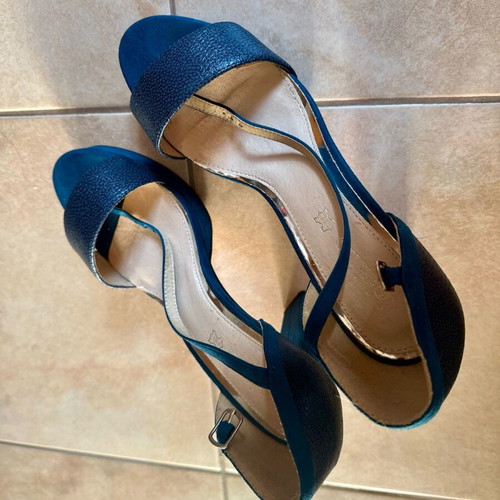 Women's sandals like new, blue soft fabric