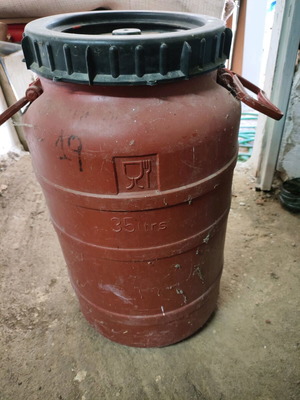 Μπετονάκια αποθήκευσης τροφίμων 35 λίτρων, πακέτο 5, σκληρό πλαστικό σαν καινούργια