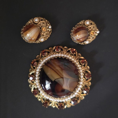 Vintage brooch and gold-plated earrings like new