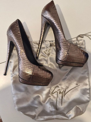 Γόβες Giuseppe Zanotti metallic python σαν καινούργιες, νούμερο 39, τακούνι 15εκ
