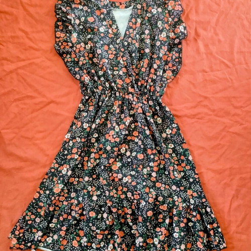 Dress with ruffle details and elastic waist, size small, used