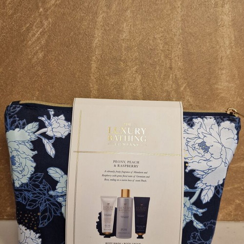 The Luxury Bathing Peony Peach And Raspberry Weekend Escape Gift Set new