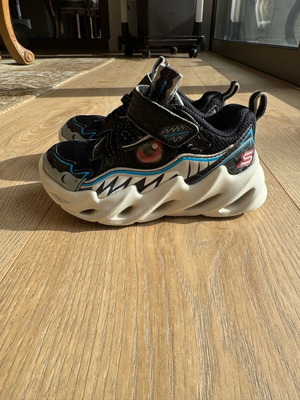 Παιδικό παπουτσάκι Skechers μεταχειρισμένο νούμερο 23 μαύρο και μπλε
