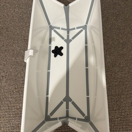 Stokke Flexi Bath like new with color-changing temperature plug