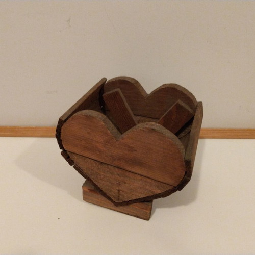 Heart-shaped wooden storage box like new, 18x15 cm