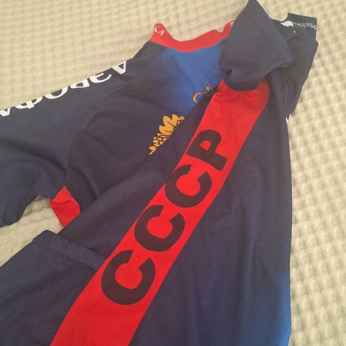 Men's cycling jersey large like new with large neck zipper and 3 back pockets