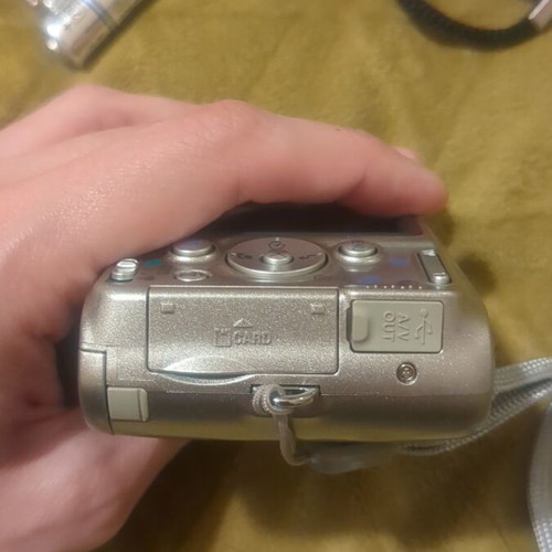 Nikon Coolpix L6 camera with 128MB memory card and case