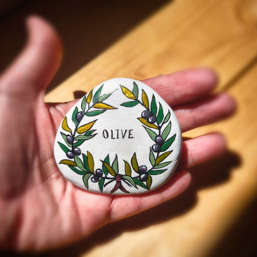 Hand-painted decorative pebble magnet new