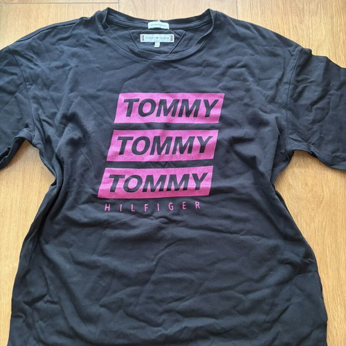 Tommy Hilfiger T-shirt like new, black and pink, size XS