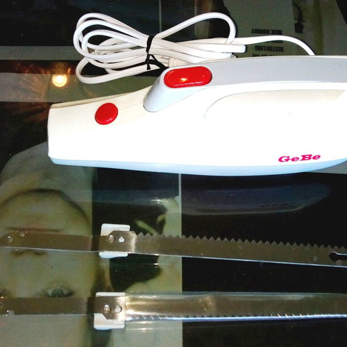 Ge Be electric knife used with double serrated blade