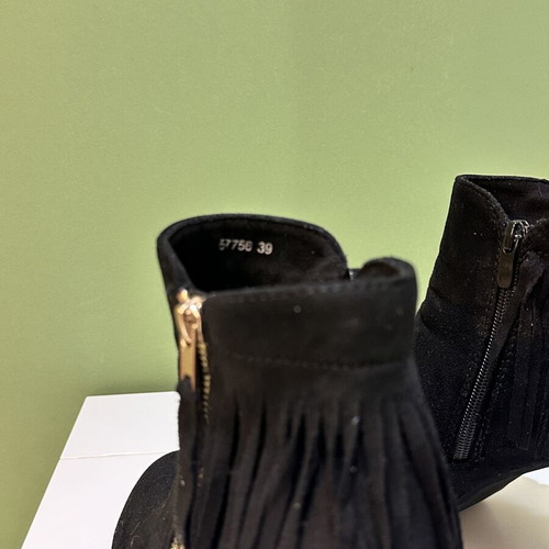 Black ankle boots with fringes and thick heel size 39 used