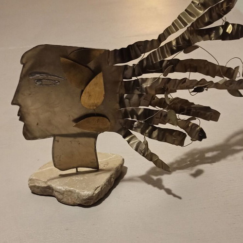 Decorative art piece like new, bronze and metal head sculpture