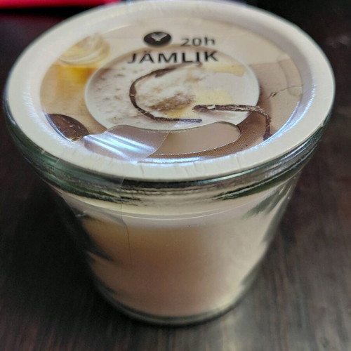 Vanilla scented candle 20 hours new