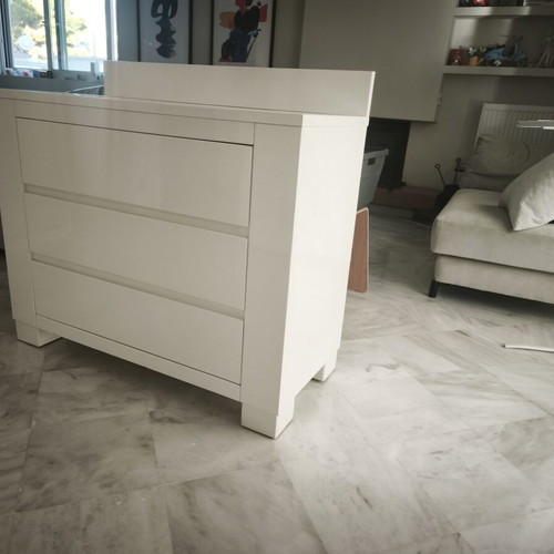 White dresser like new, dimensions 1.06x0.49x0.85 m