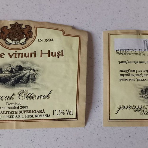 Casa de vinuri Huși labels used, 10.2x8 and 7x7 cm